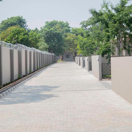 Longhorn Executive Apartments Lusaka Esterno foto